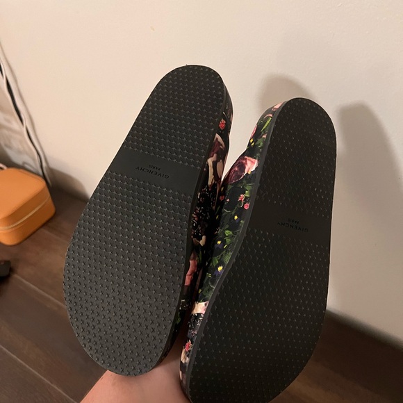 Authentic Givenchy Sandals - Picture 6 of 6